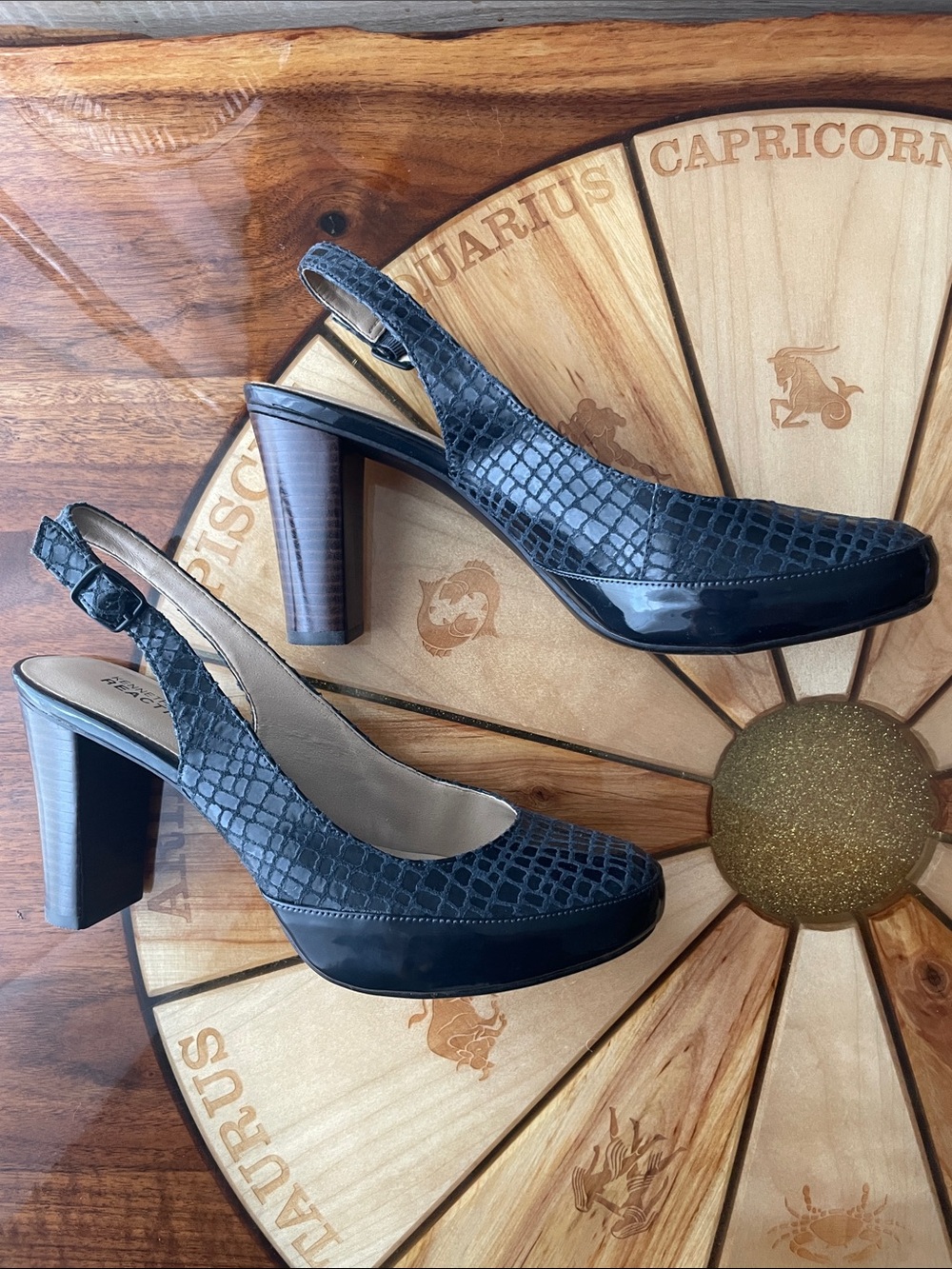 Kenneth Cole Navy Leather Crocodile Embossed Platform Heel Round Toe Sling Back
